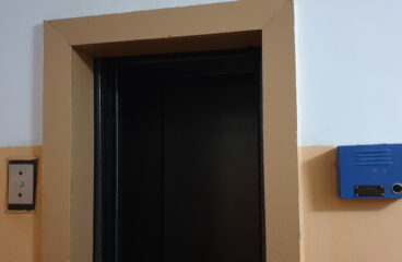 Несколько дней нет света в лифте. Руководству ОСМД плевать на людей в 1-м подъезде.